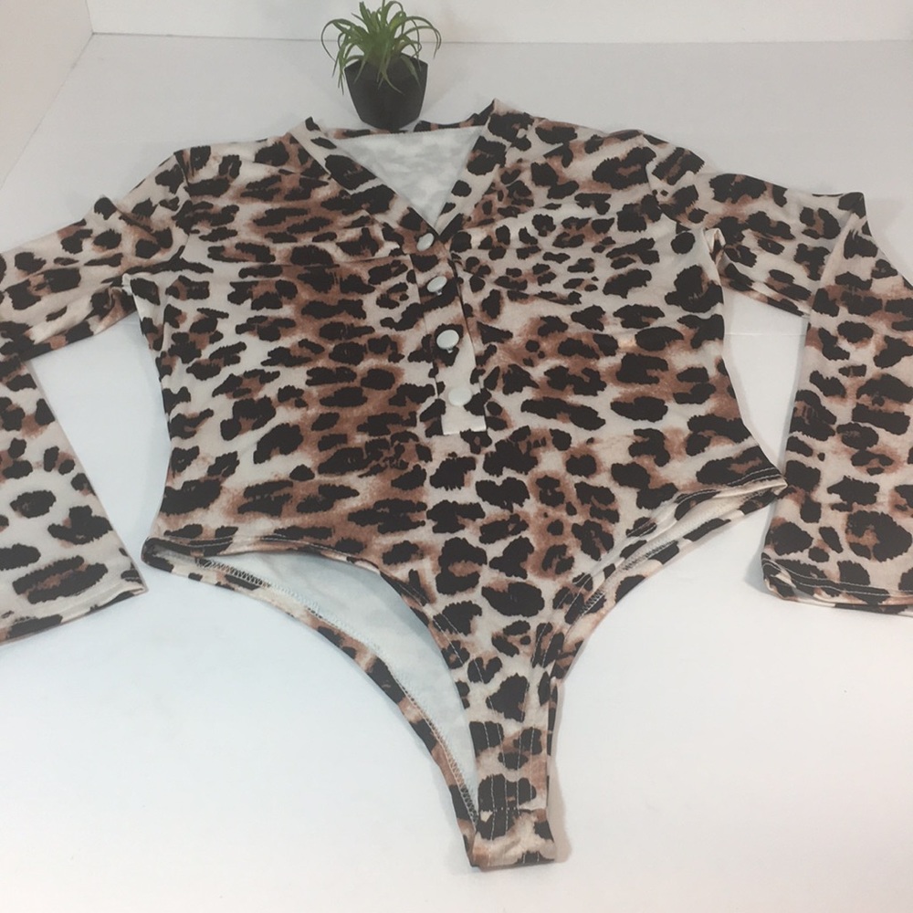 🧡NWOT🖤LEOPARD LONG SLEEVE BODYSUIT - Picture 8 of 15